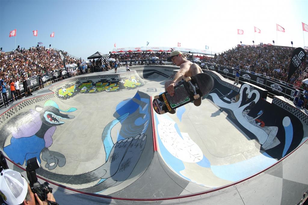 Boardriding | News Chris takes home trophy from the Vans Pro Skate Park Series