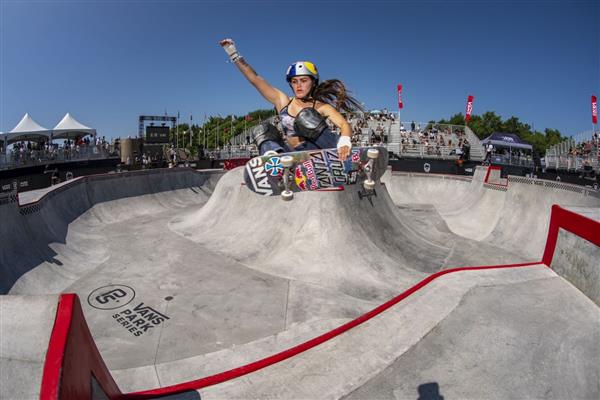 Boardriding | News | Another victory for Barros and Yndiara Asp: Montréal stop of Vans Park Series 2019