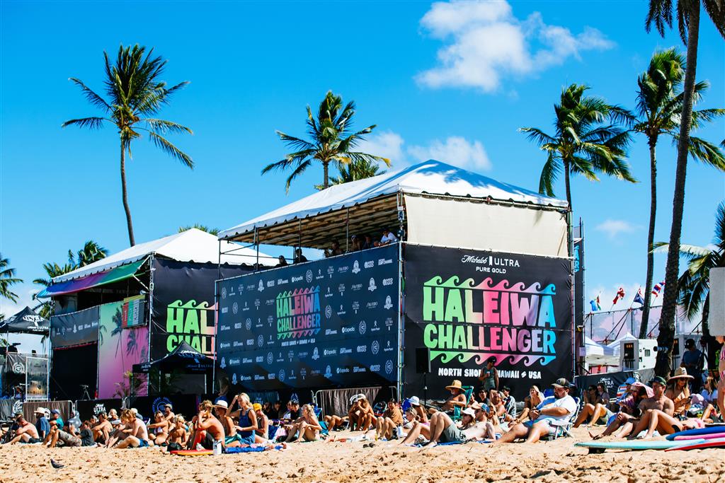 Opening day at Michelob ULTRA Pure Gold Haleiwa Challenger, November 26, 2021. Image credit: © WSL /  Brent B.