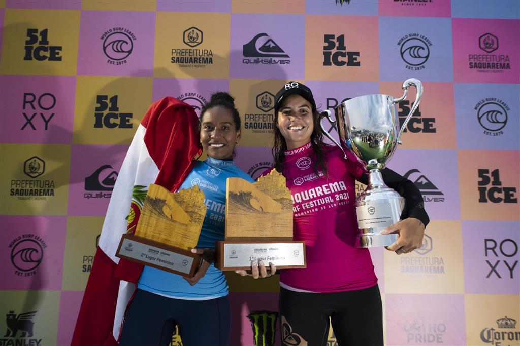 Maria Fernanda Reyes (PER) on the left and Chloe Calmon (BRA) on the awards podium at the Saquarema Surf Festival. Credit: Thiago Diz / 213 Sports