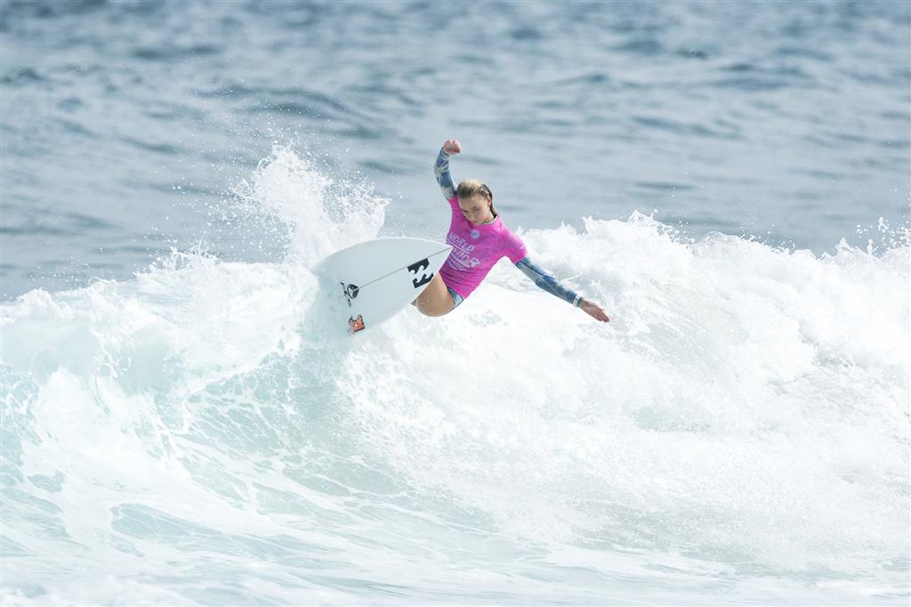 Macy Callaghan of Australia advanced to Round Three of the World Junior Championships at Kiama, NSW, Australia after winning her Round One Heat on Wednesday January 4, 2017 © WSL / Cestar