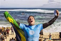 ADRIANO DE SOUZA WINS DRUG AWARE MARGARET RIVER PRO AND CLAIMS GOLD LEADER JERSEY