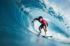 Jeremy Flores wins the 2017 Pipe Masters in Hawaii!