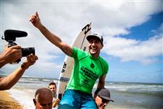 Joel Parkinson Claims Second Hawaiian Pro, Takes Lead on Vans Triple Crown of Surfing