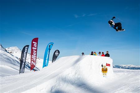 Tour start of the 12th Zillertal VALLEY RALLEY just before Christmas in the Zillertal/ Tyrol/ Austria